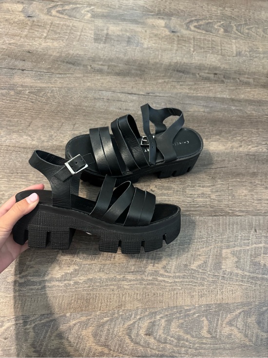 Chinese Laundry Platform Lug Sole Black Strappy Sandal (WORN ONCE)